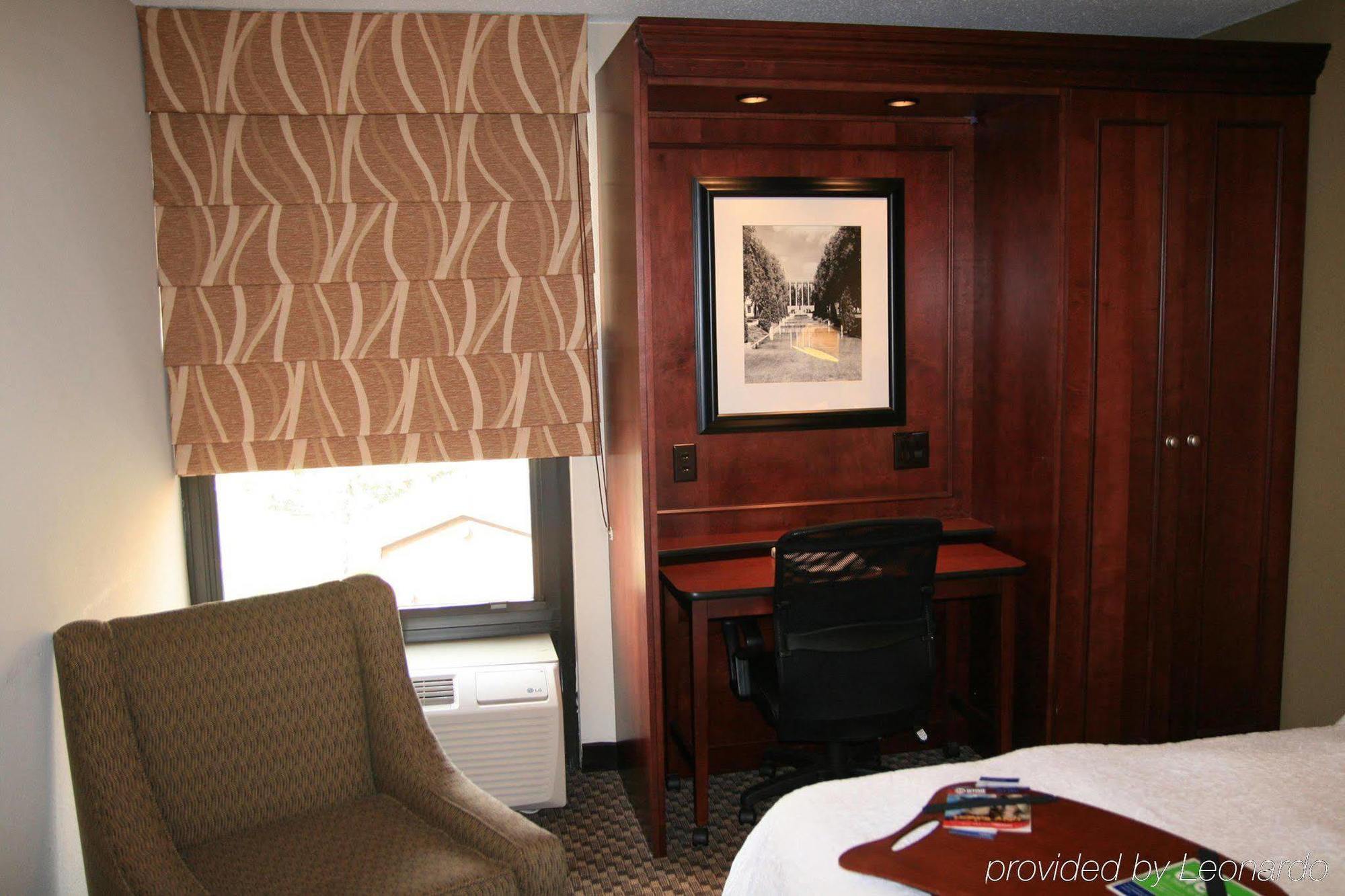 Hampton Inn Detroit Madison Heights South Troy Номер фото